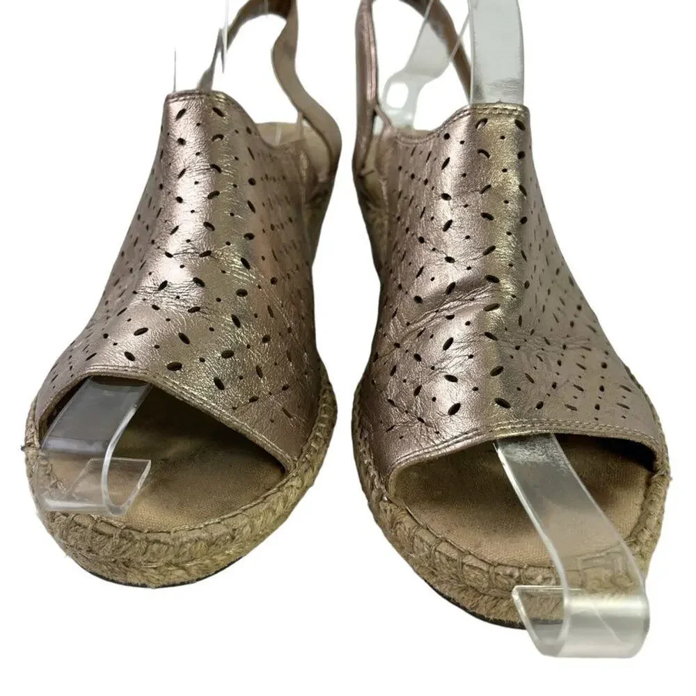 Clarks Artisan Espadrille Wedge Slingback Sandals Gold Perforated Shoes sz 9.5 W